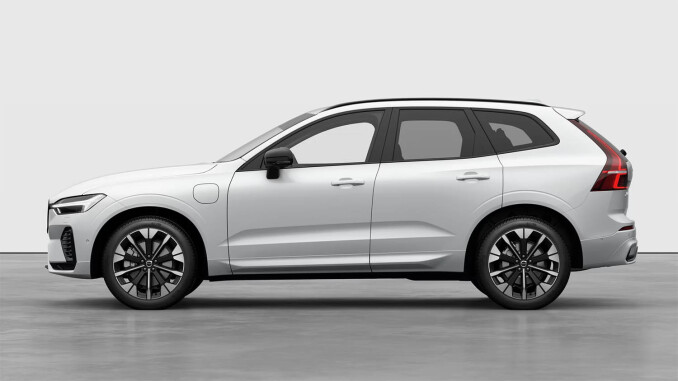 Volvo XC60 2.0 T6 [350] Plug-in Hybrid Plus Pro Dark 5dr AWD Gtron [NI] Estate - Image 2